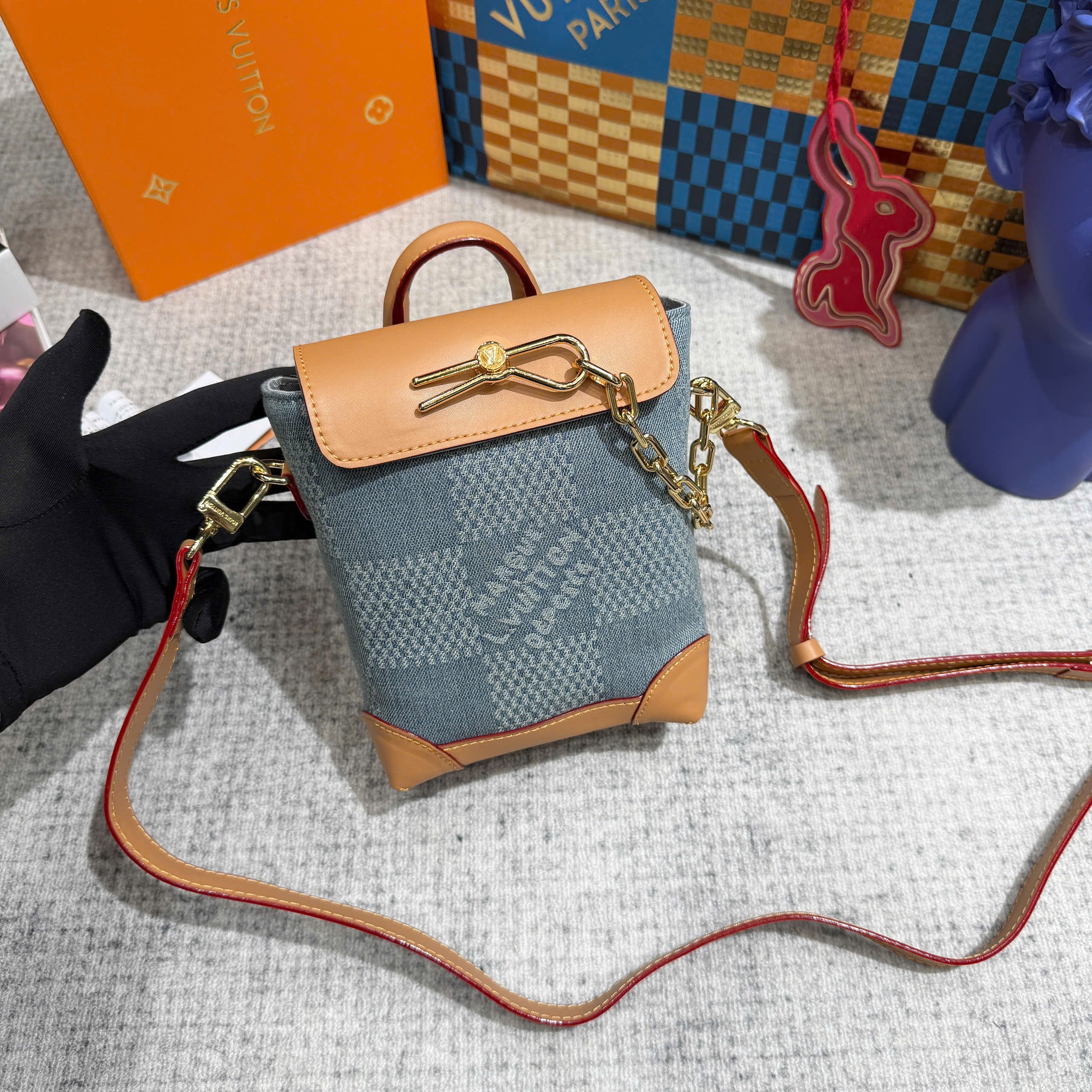 Túi mini đeo chéo Louis Vuitton LV Xanh jean phối Nâu họa tiết caro khóa cài móc xích size 15x18x7cm Like Auth on web fullbox bill thẻ PLD